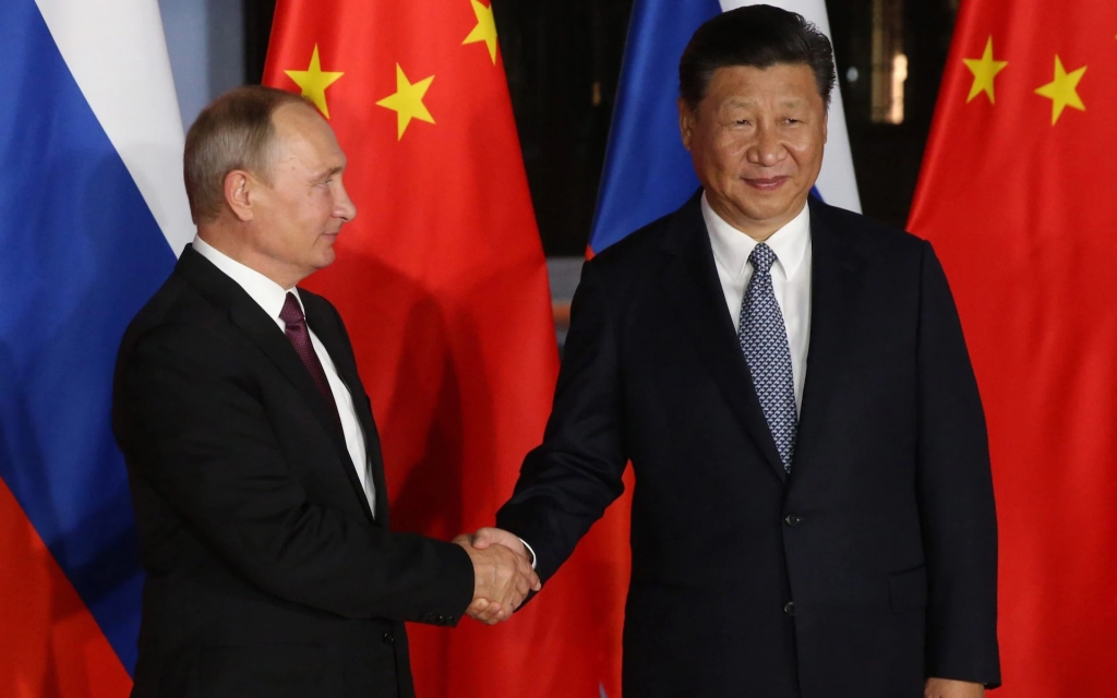 Putin and Xi shaking hands